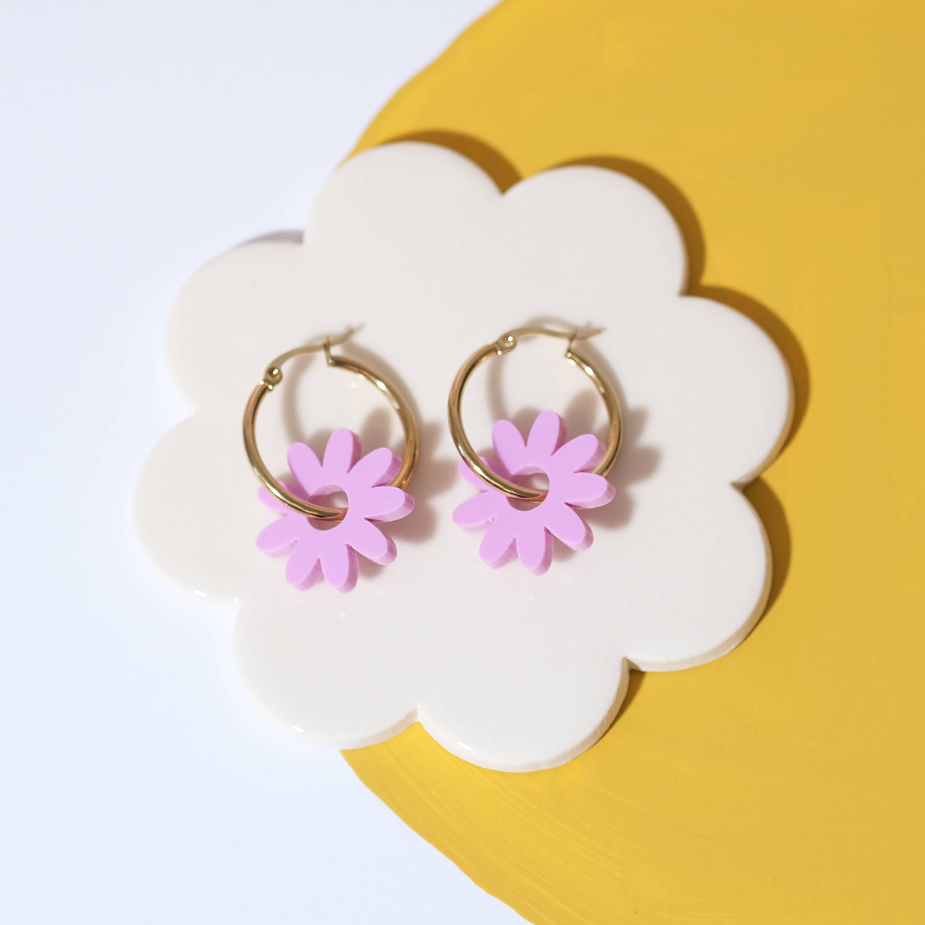 Marguerite Daisy Hoop Earrings in Lilac