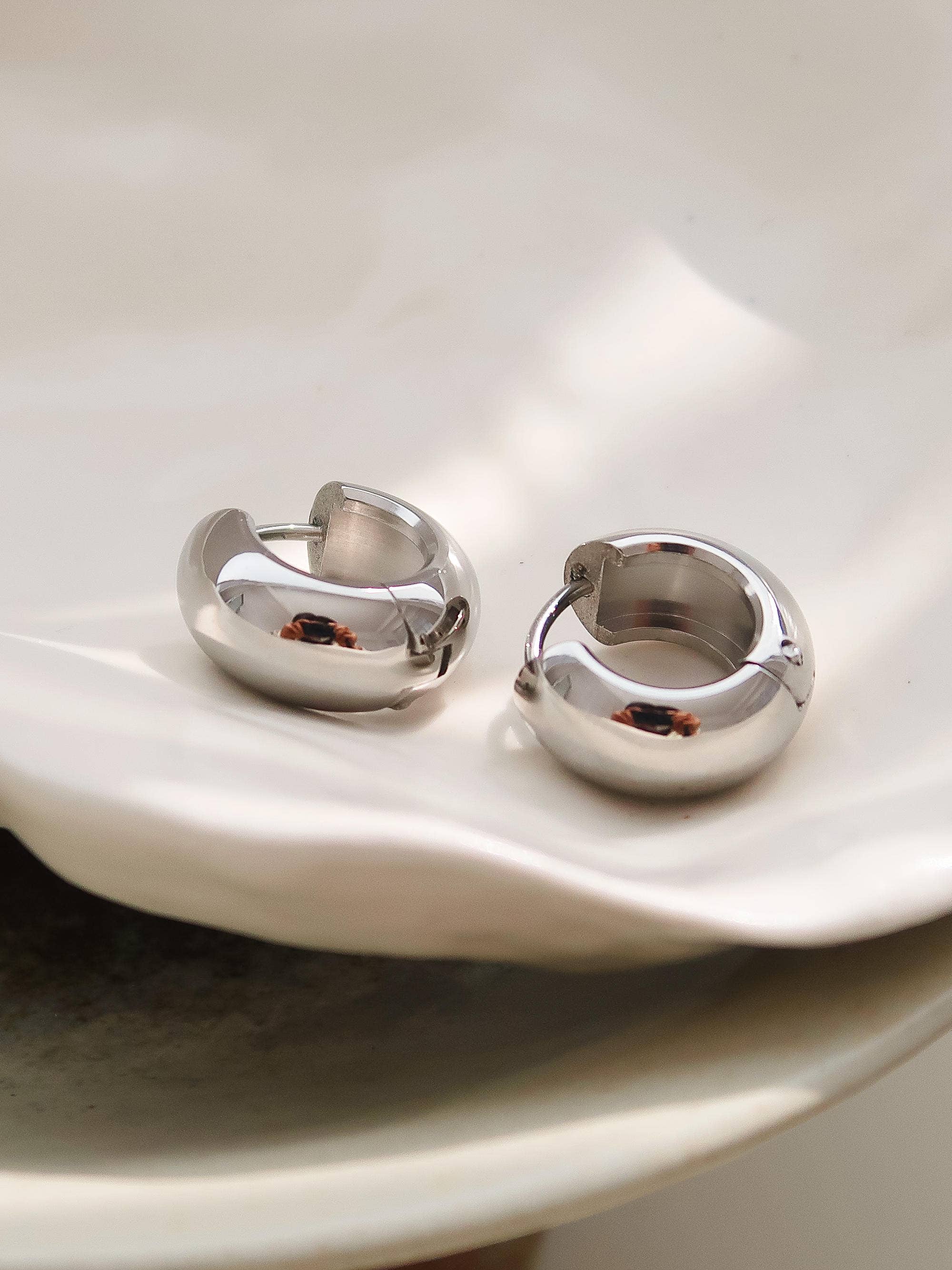 Blandine 18K Non-Tarnish Small Classic Hoop Earring