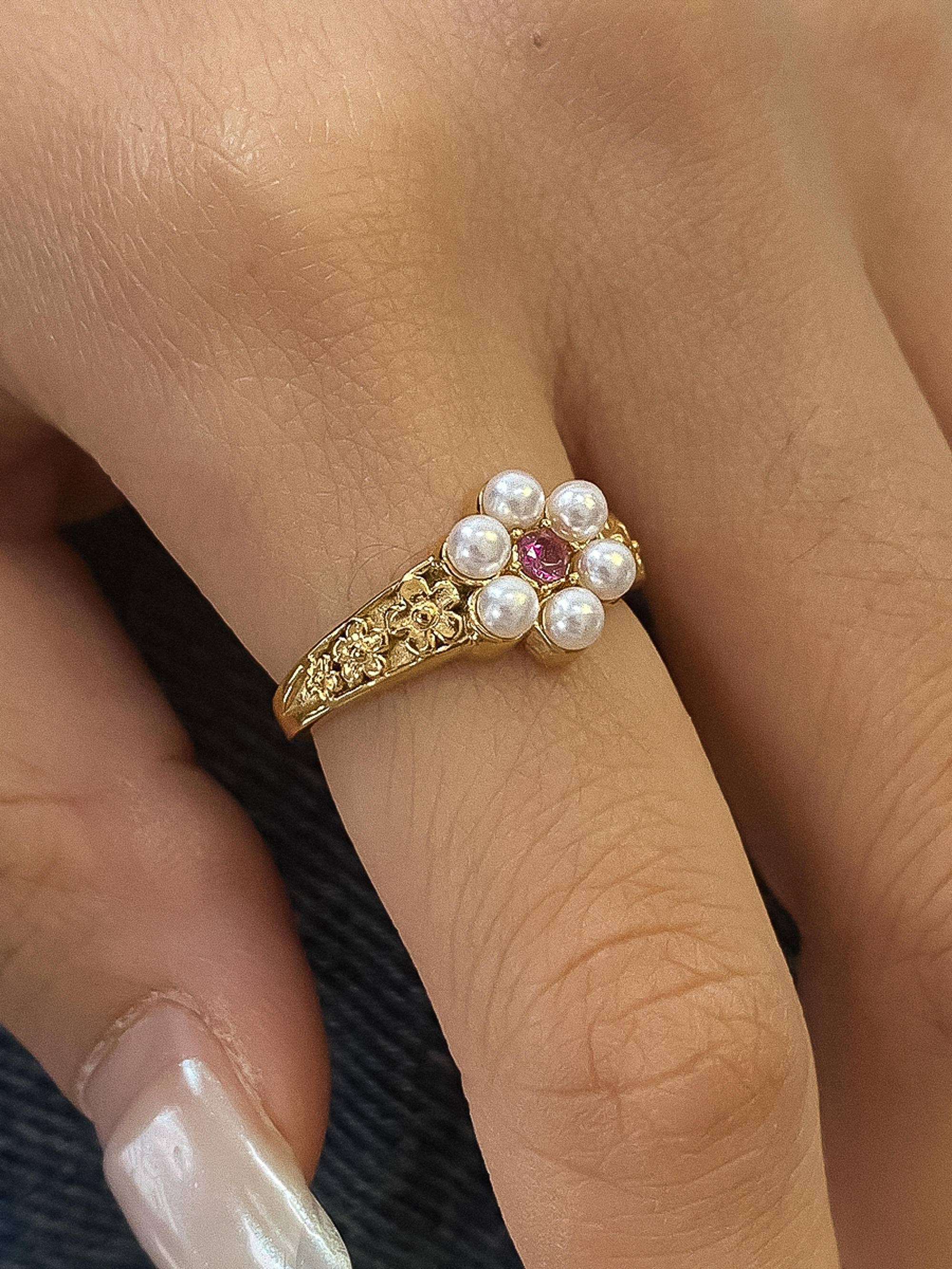 Lynn 18K Gold Non-Tarnish Flower Ring