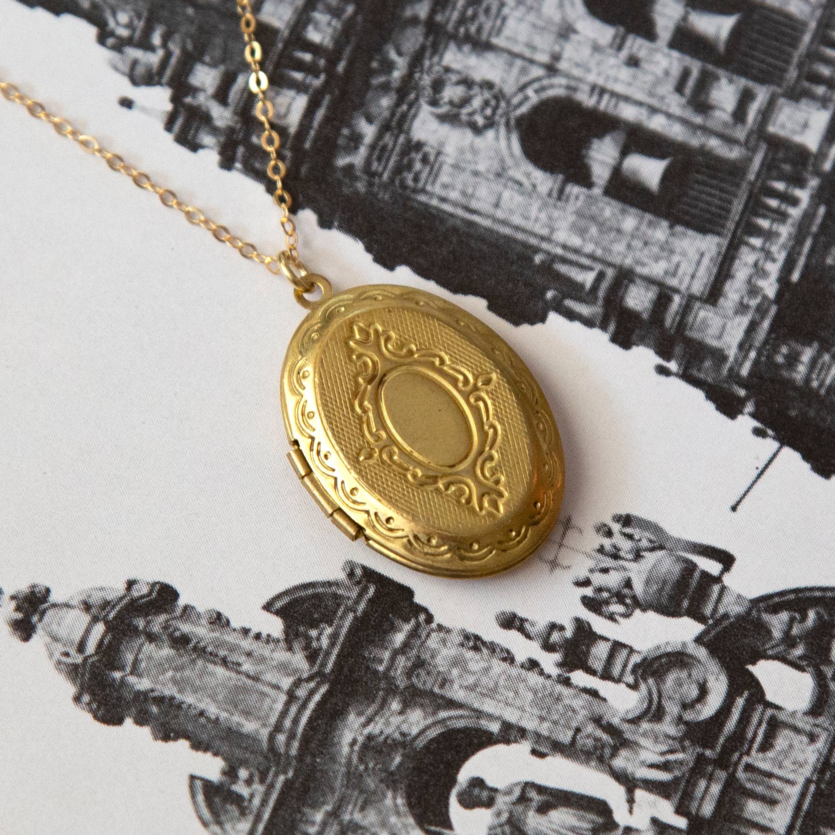 Vintage Large Oval Locket Necklace