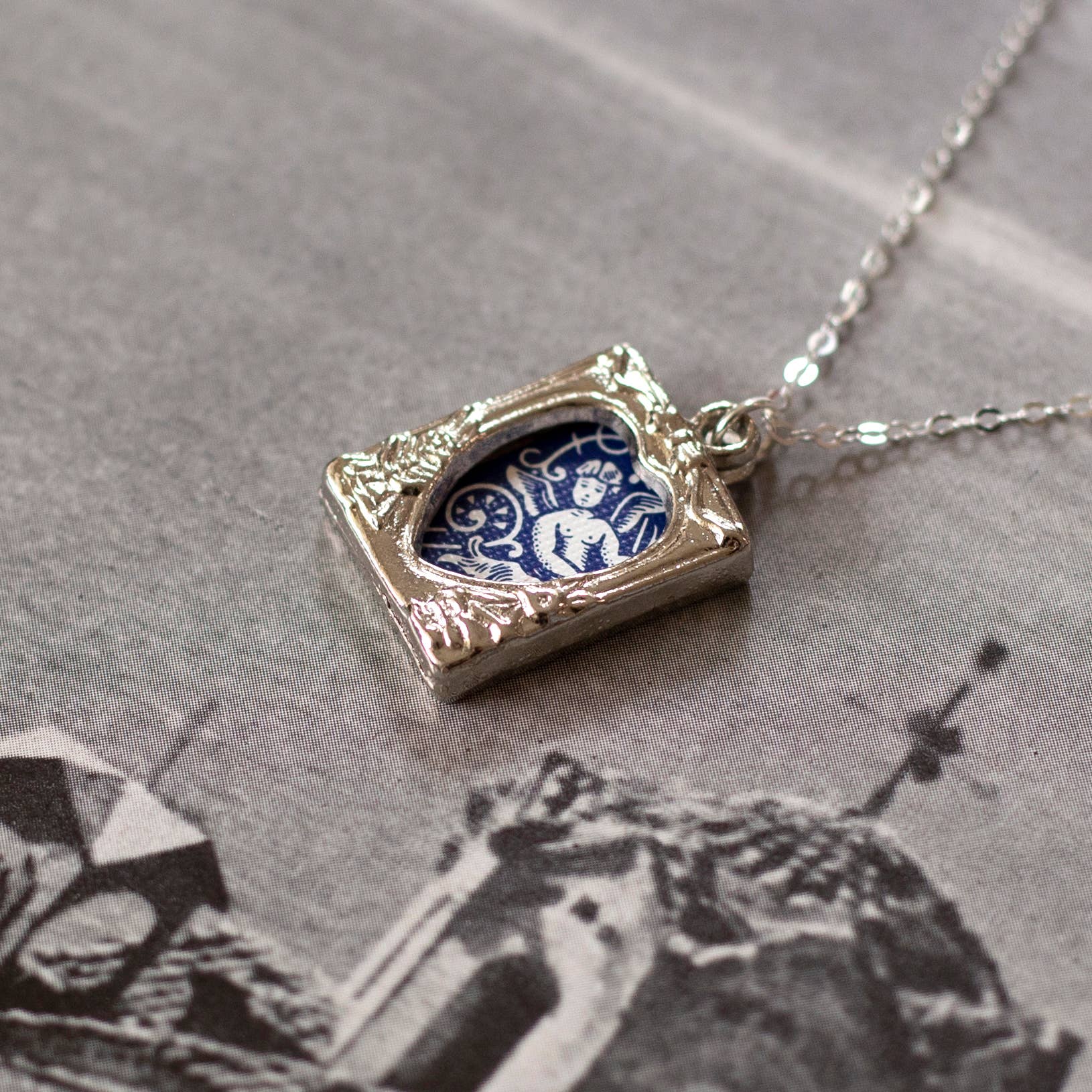 Vintage Picture Frame Necklace (Rectangle)