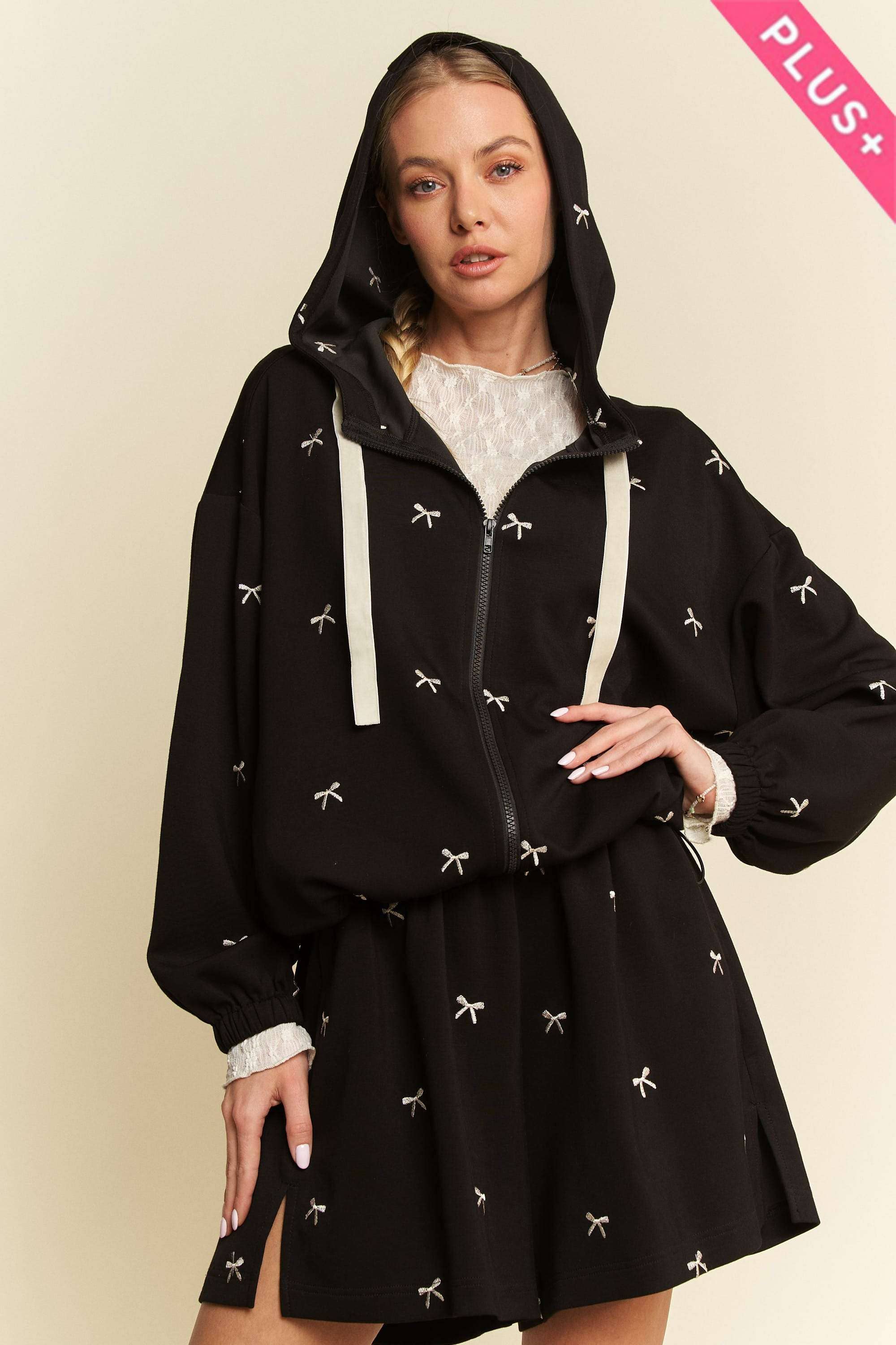 Ribbon Embroidery Elastic Waist Sweat Shorts (Plus)