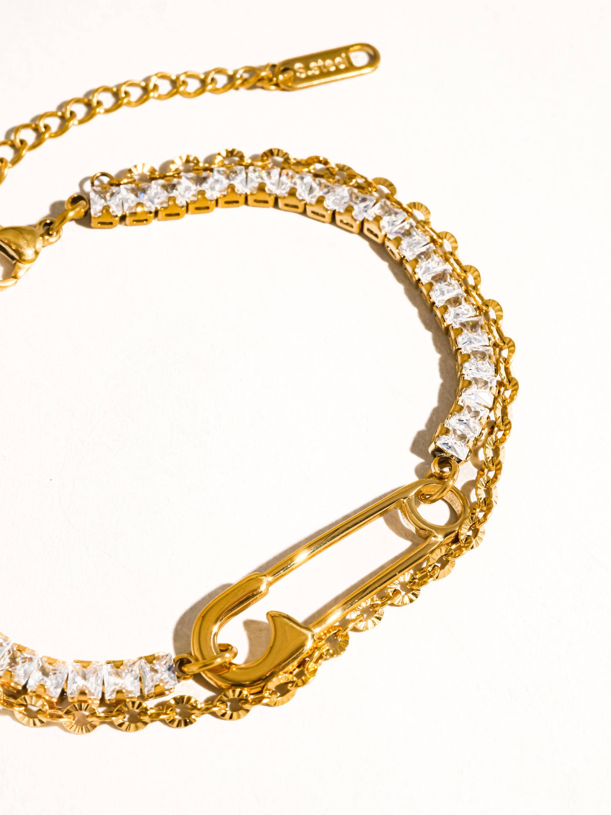 Acier 18K Gold Non-Tarnish Glam Rhinestone Clip Bracelet