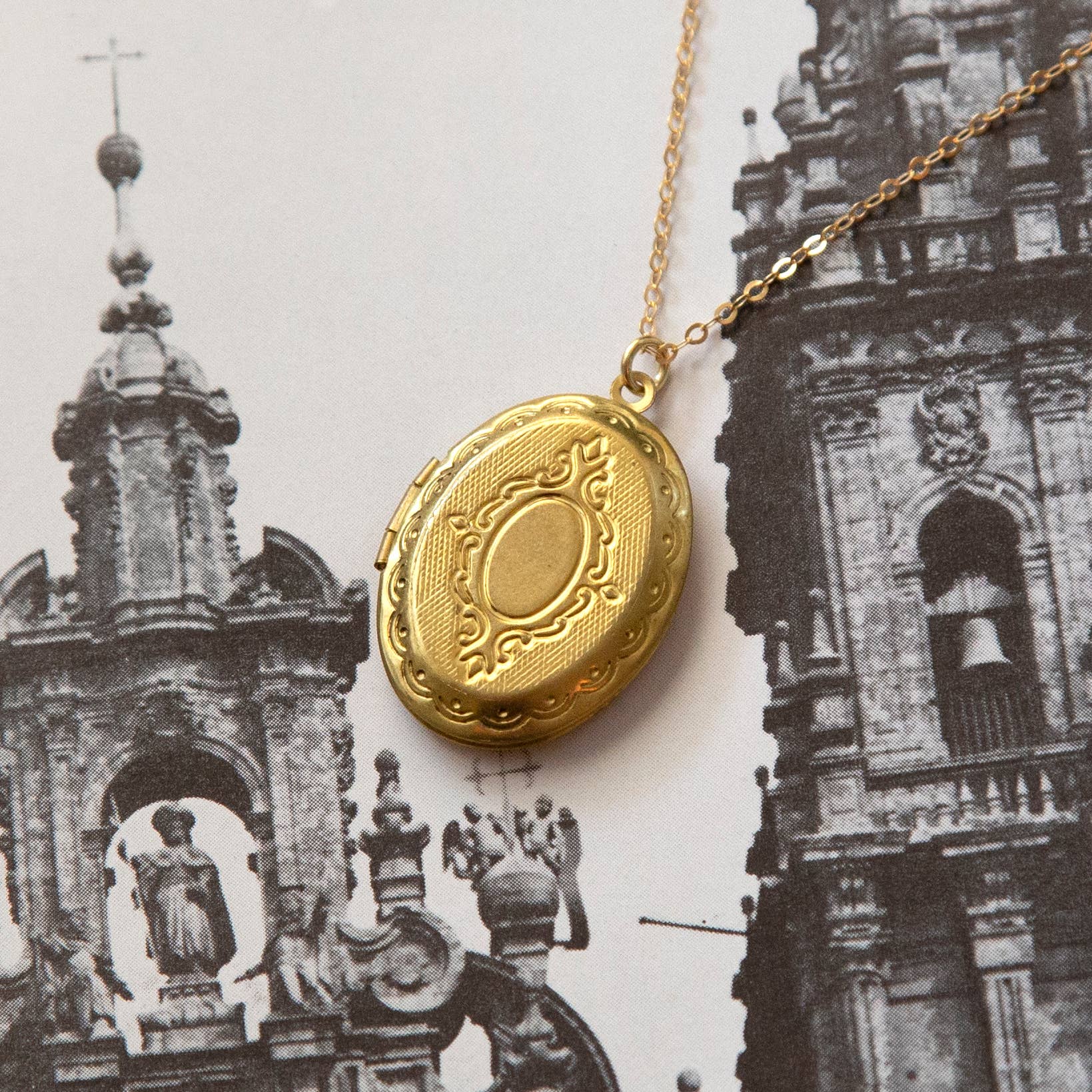 Vintage Large Oval Locket Necklace