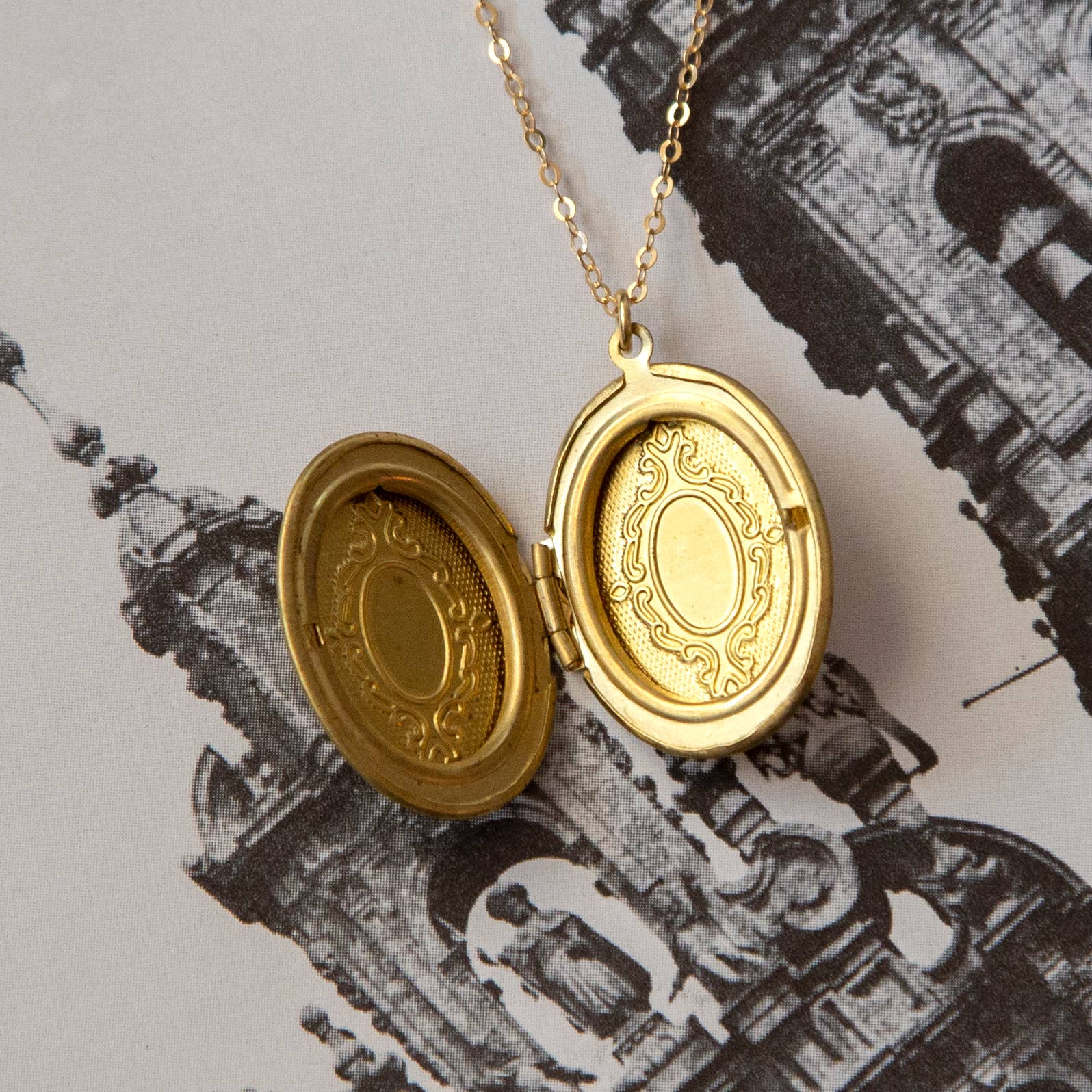 Vintage Large Oval Locket Necklace