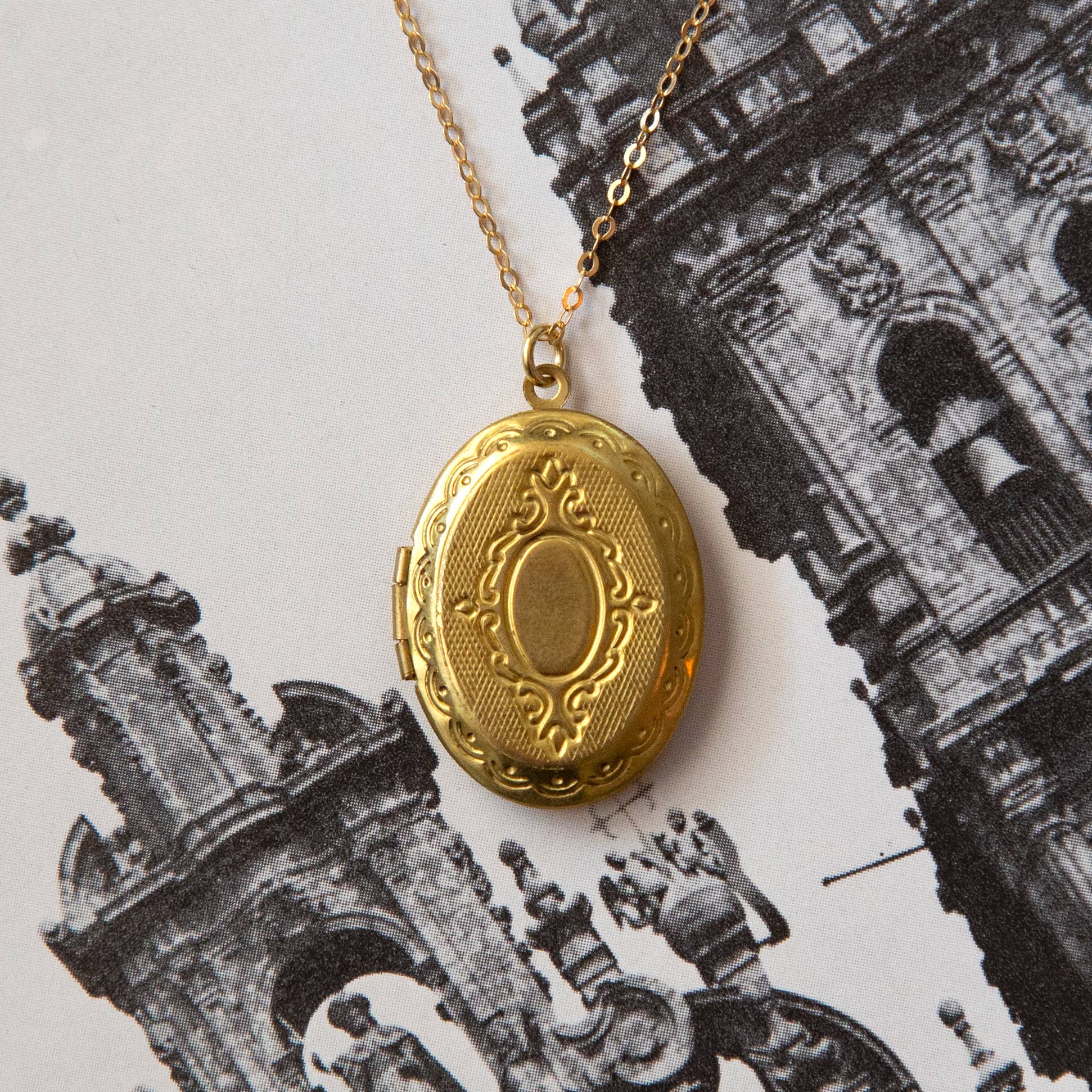 Vintage Large Oval Locket Necklace