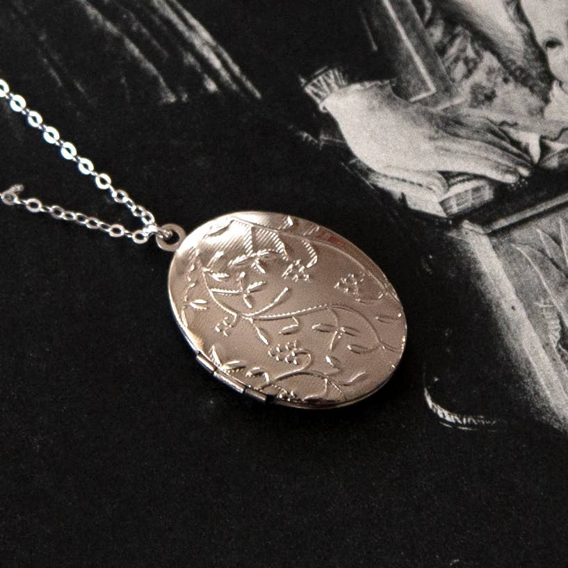 Vintage Large Silver Oval Locket Necklace