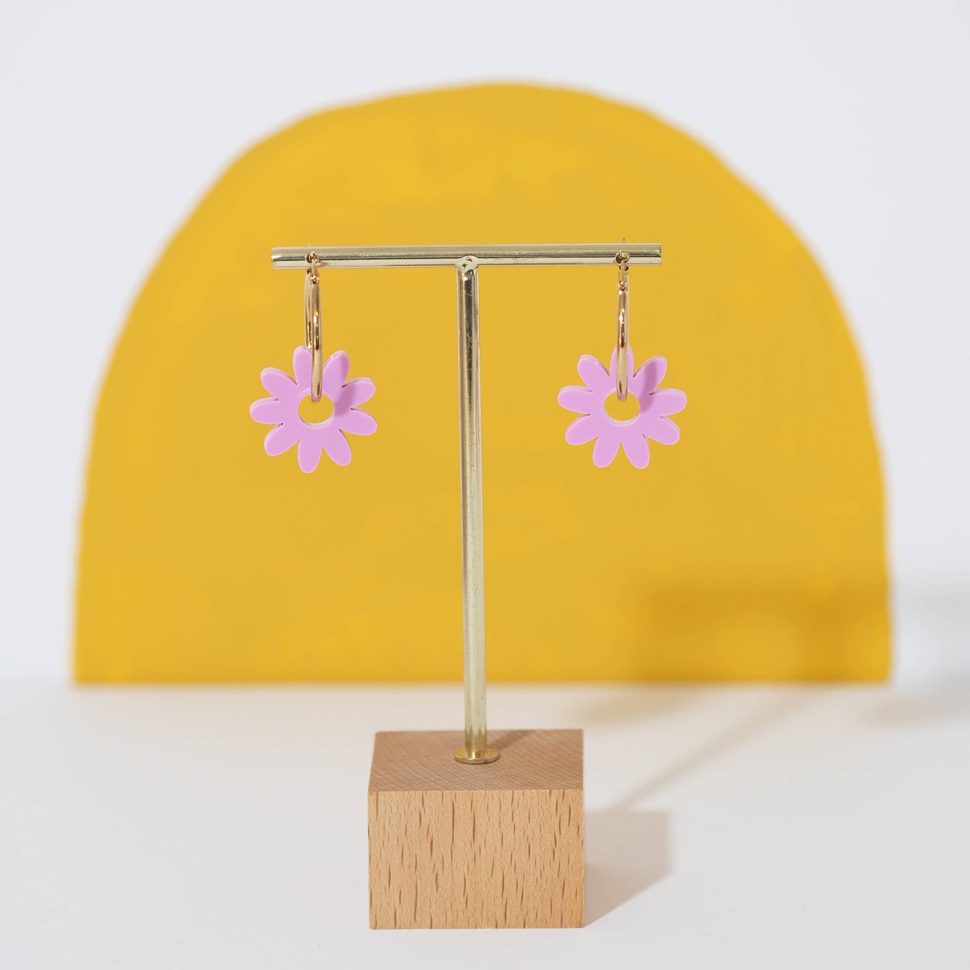 Marguerite Daisy Hoop Earrings in Lilac